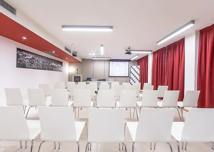 Отель Hb & Balcony Аоста