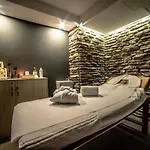 Hb & Balcony 3* أَويستا