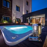 Hotel Hb & Balcony 3*