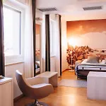 Hb & Balcony 3*