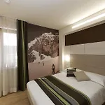 Hb & Balcony Hotel