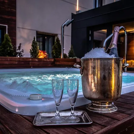 Hb & Balcony Отель