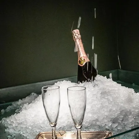 Отель Hb & Balcony 3*