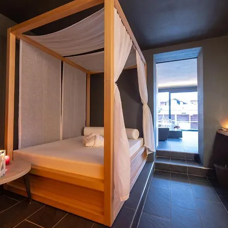 Hb & Balcony Hotel 3*