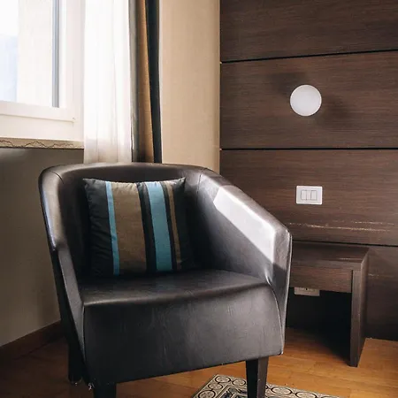 Отель Hb & Balcony 3*