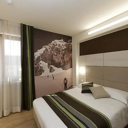 Hb & Balcony Hotel