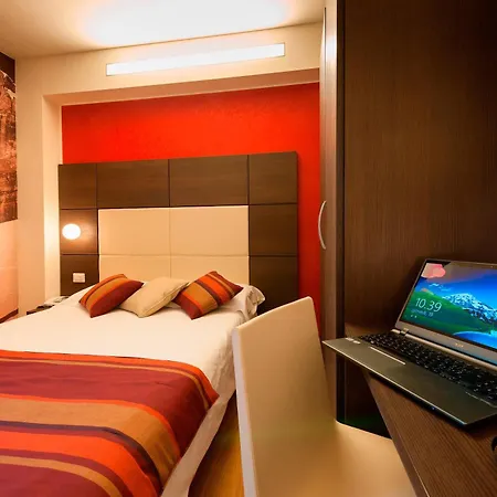 Hb & Balcony Hotel 3*