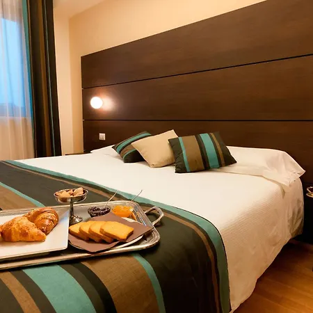 Отель Hb & Balcony 3*