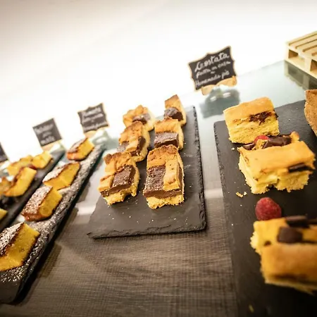 Отель Hb & Balcony Аоста