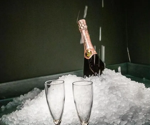 Hotel Hb & Balcony 3*