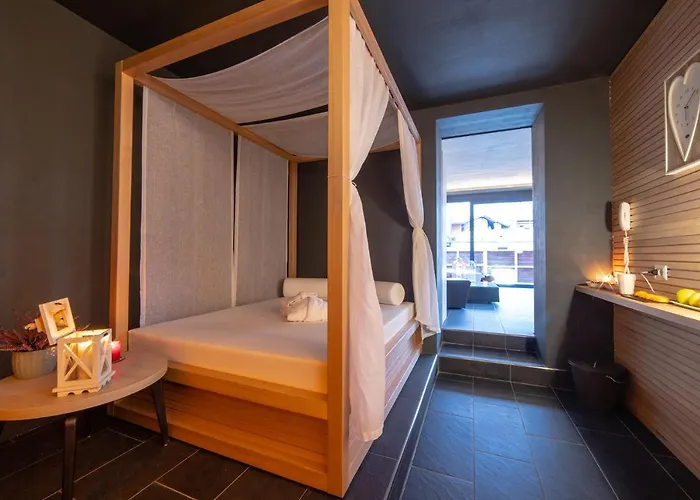 Hb & Balcony Hotel 3*