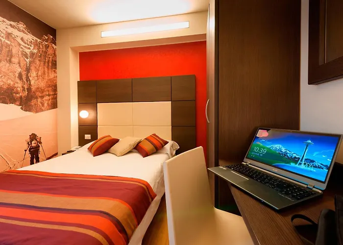 Hb & Balcony Hotel 3*